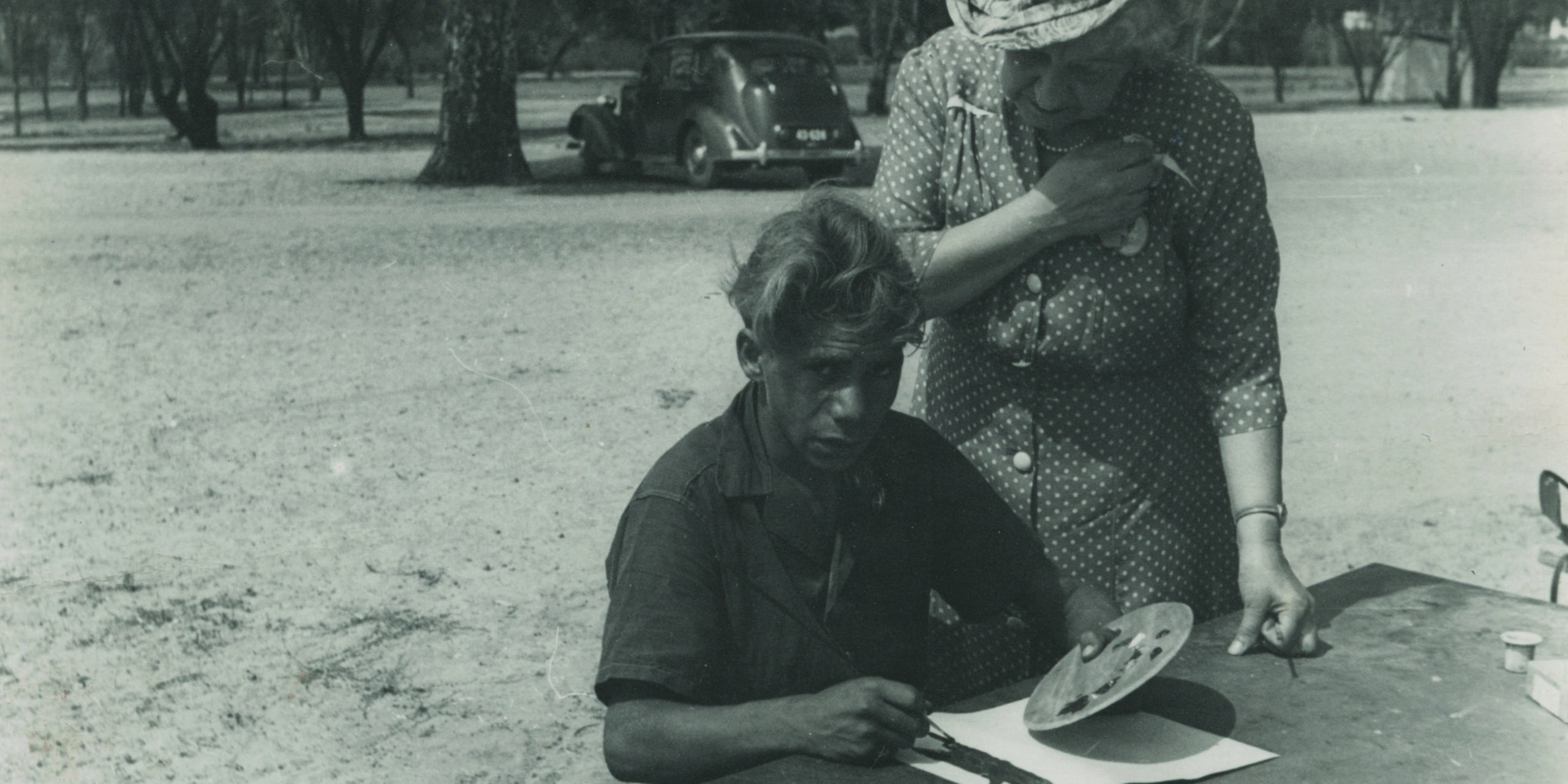 Parnell Dempster commencing his oil painting with Florence Rutter, January 1950. On loan from Theo van Gelder. © Vera Hack