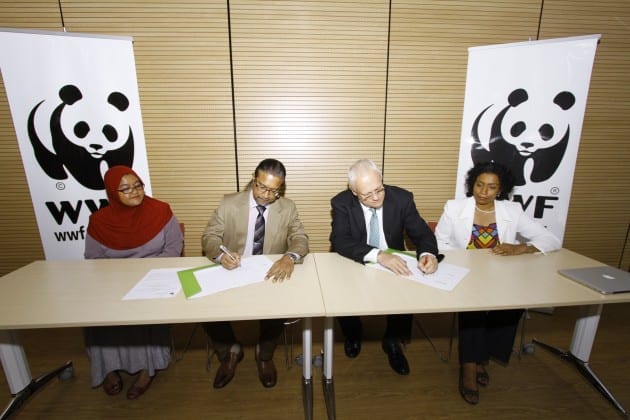 WWF-Malaysia Executive Director/CEO Dato’ Dr Dionysius Sharma (second from left) and Curtin Sarawak’s Pro Vice-Chancellor and Chief Executive Professor Jim Mienczakowski sign the MoU witnessed by Rumaizah Abu Bakar and Dr Kamala Vainy Pillai.