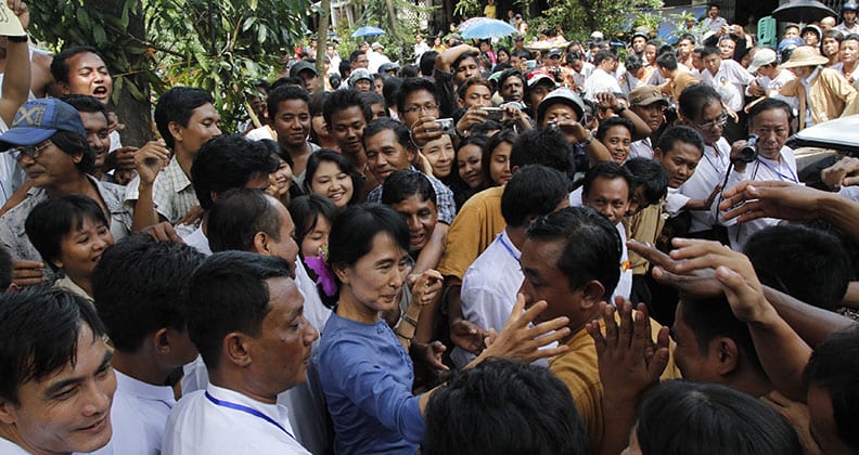 Aung_San_Suu_Kyi_greeting_supporters_from_Bago_State