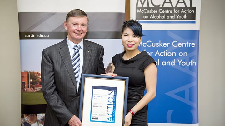 Dr Lam receiving her Action on Alcohol award from the Governer of Western Australia, His Excellency Malcolm McCusker AC CVO QC.