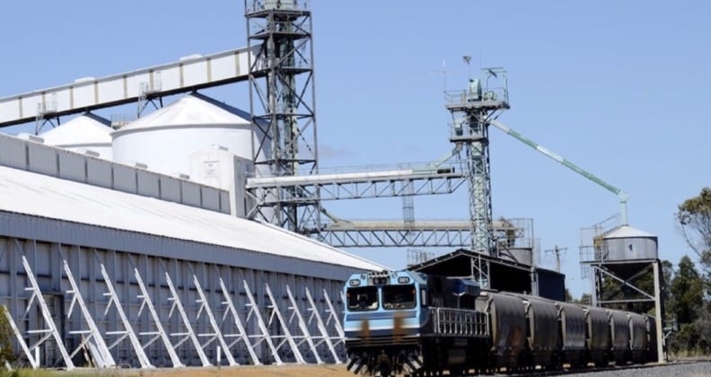Train at CBH receival facility, Wickepin