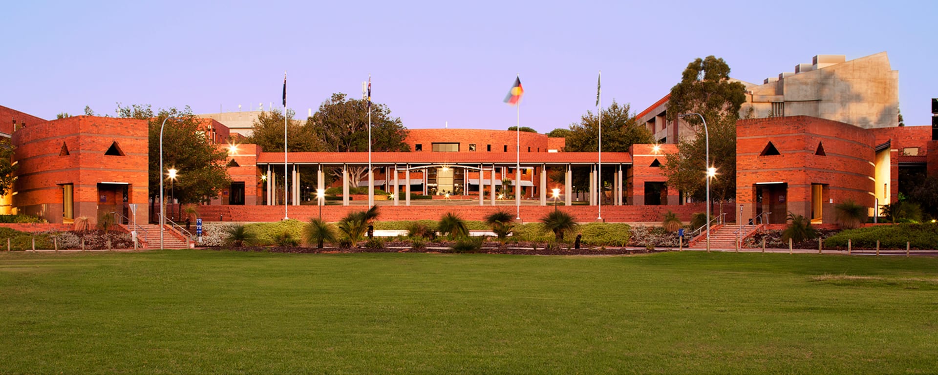 An image of the front of Curtin University façade.