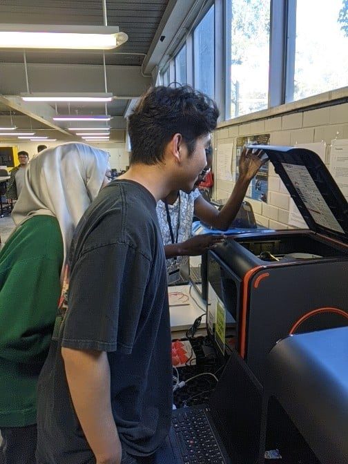 Students using 3D printer