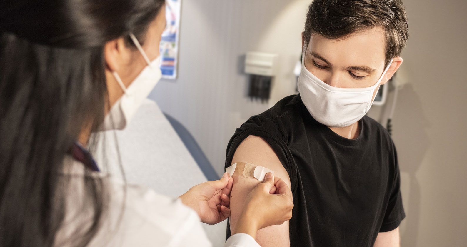 Image for COVID-19 4th vaccination dose now available to students
