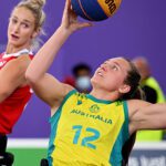 Curtin student Georgia Inglis playing wheelchair basketball