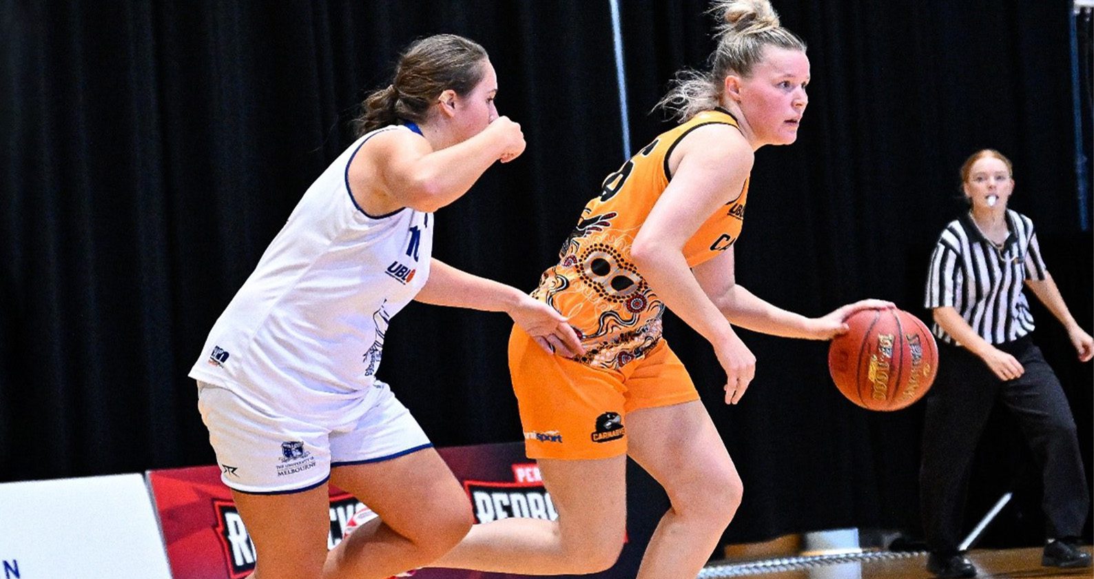 Curtin student plays basketball against University of Melbourne