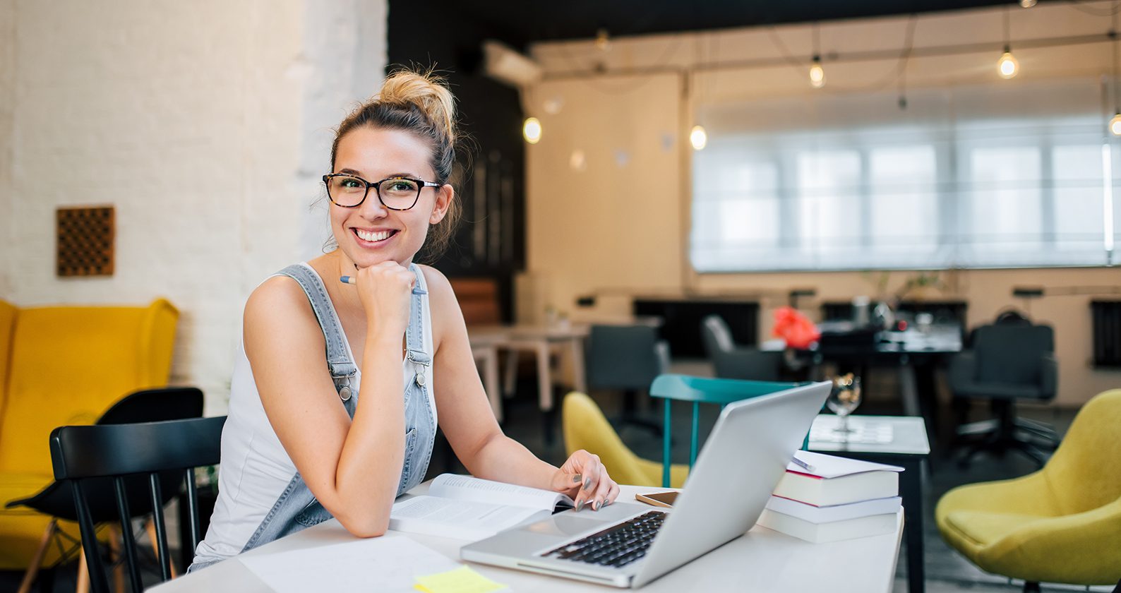 Portrait of smiling entrepreneur girl indoors.
