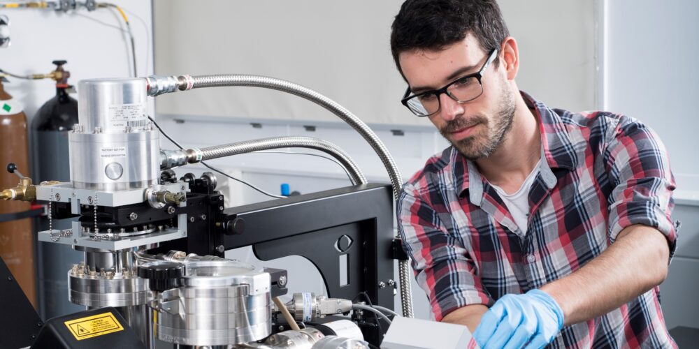Exploring the miniscule wins global award for Curtin researcher