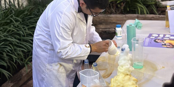 Kalgoorlie student showing young children how how elephant toothpaste is made.