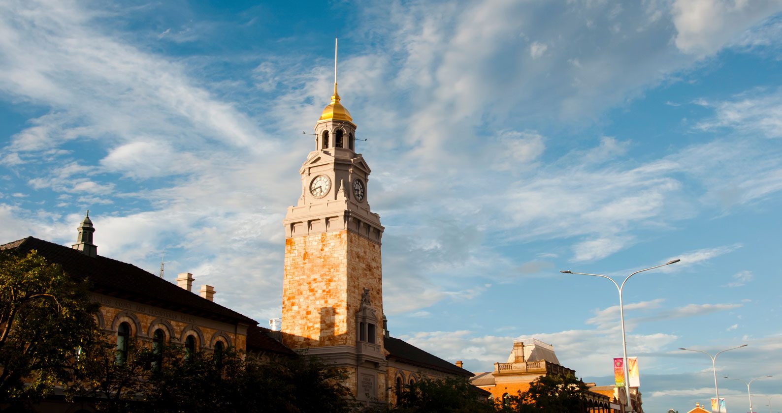 Kalgoorlie clock tower in front of a cloudy blue sly.