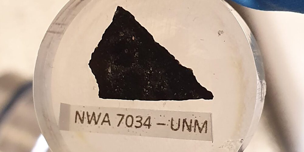 Ancient hot water on Mars points to habitable past: Curtin study