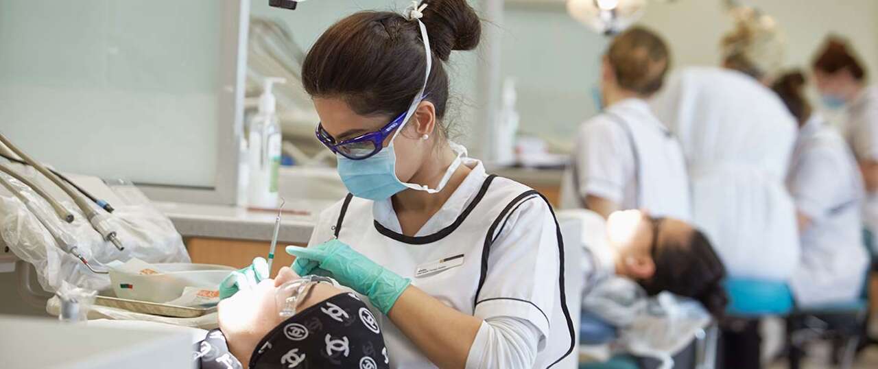 Oral Health student in prac setting